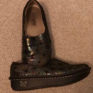 Algeria shoes.  Size 38 (US 7.5).